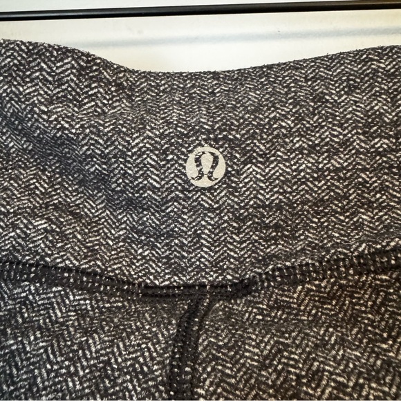 Lululemon Heathered Black Basic Leggings With Size Dot Women’s Size 8 - Picture 4 of 5